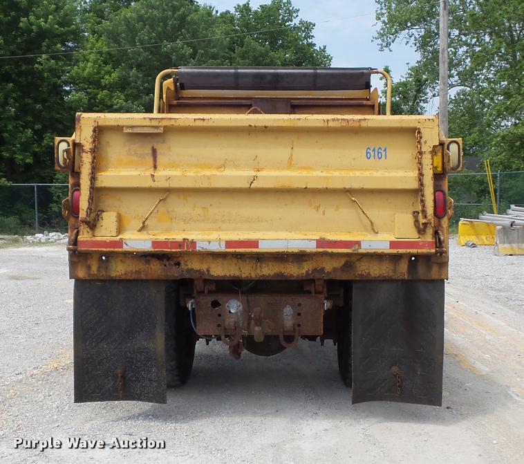 image for item K7641 2000 International 4900 Crew Cab dump truck