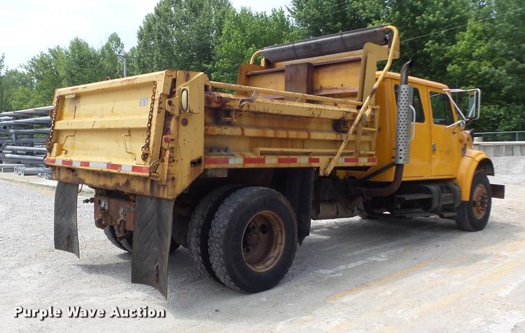 image for item K7641 2000 International 4900 Crew Cab dump truck