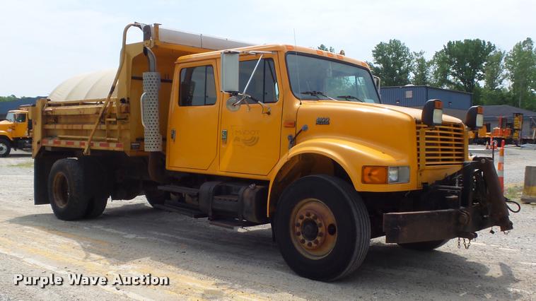 image for item K7641 2000 International 4900 Crew Cab dump truck