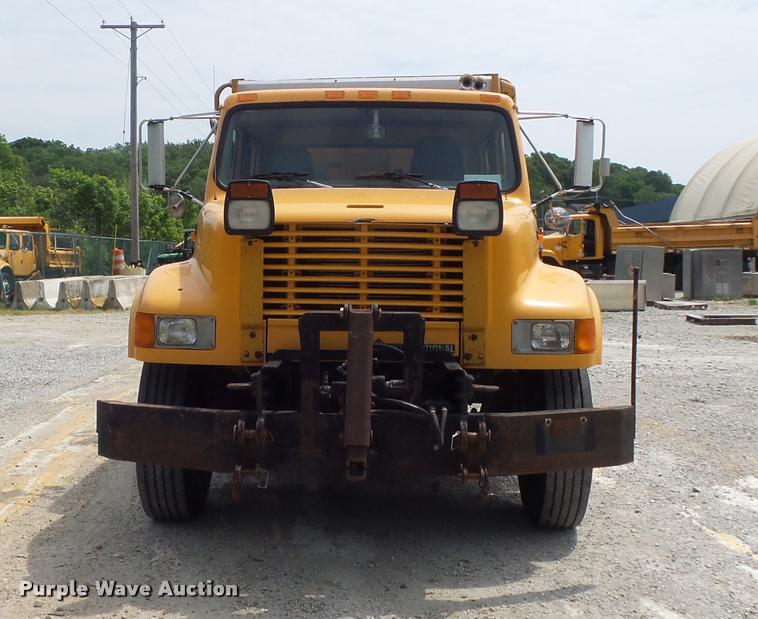 image for item K7641 2000 International 4900 Crew Cab dump truck