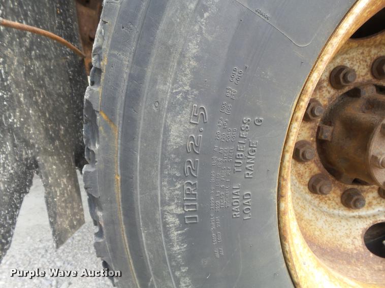 image for item K7641 2000 International 4900 Crew Cab dump truck