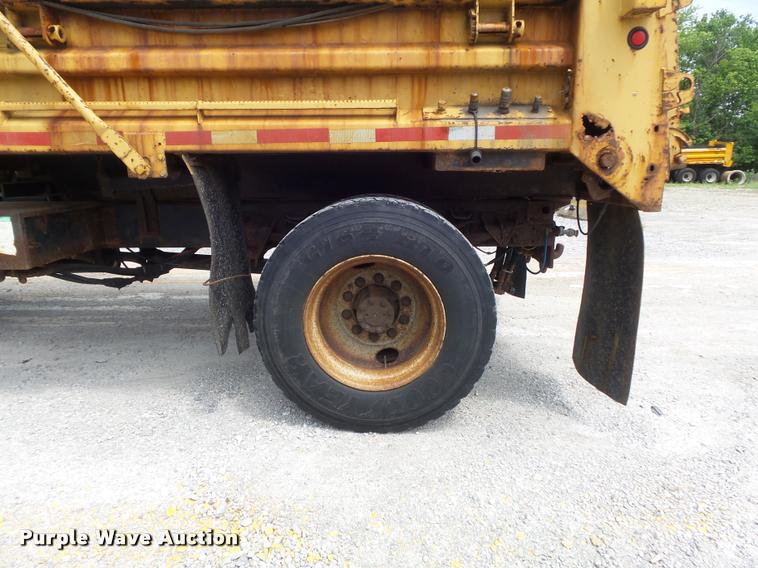 image for item K7641 2000 International 4900 Crew Cab dump truck