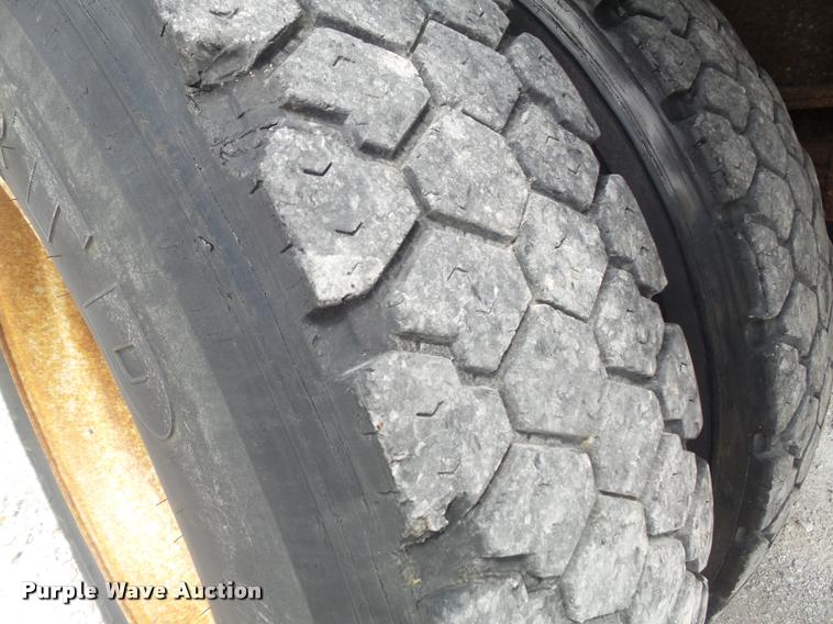 image for item K7641 2000 International 4900 Crew Cab dump truck