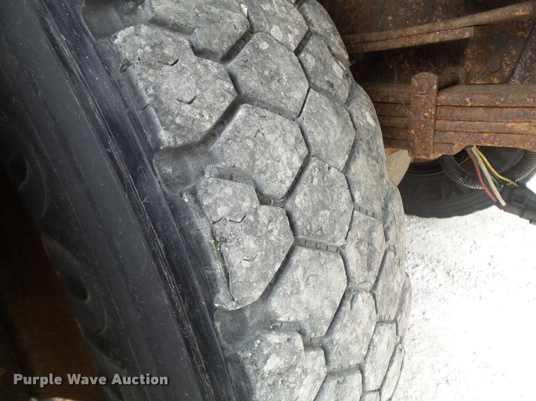 image for item K7641 2000 International 4900 Crew Cab dump truck