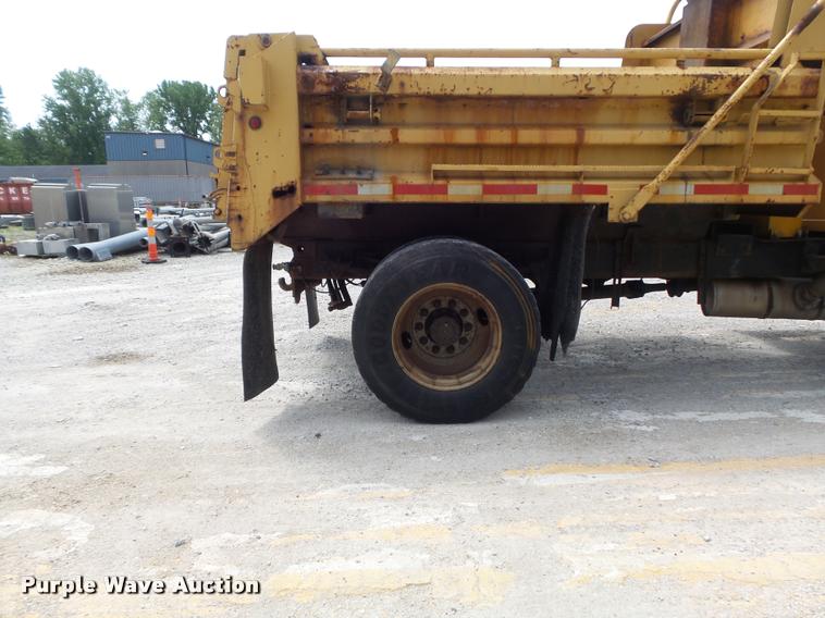 image for item K7641 2000 International 4900 Crew Cab dump truck
