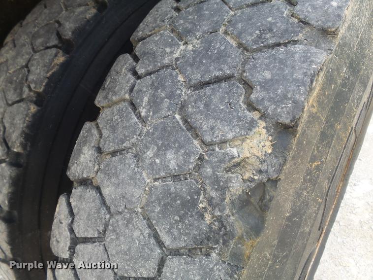 image for item K7641 2000 International 4900 Crew Cab dump truck