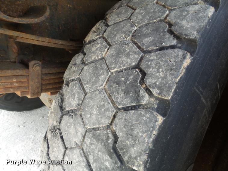 image for item K7641 2000 International 4900 Crew Cab dump truck