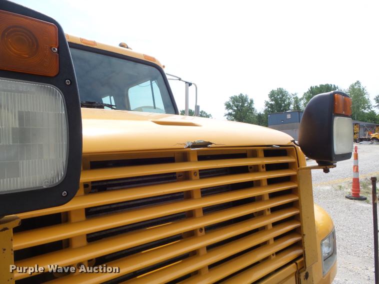 image for item K7641 2000 International 4900 Crew Cab dump truck