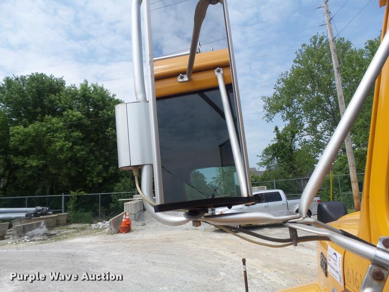 image for item K7641 2000 International 4900 Crew Cab dump truck