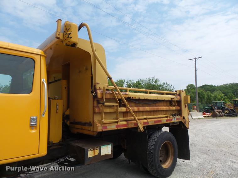 image for item K7641 2000 International 4900 Crew Cab dump truck