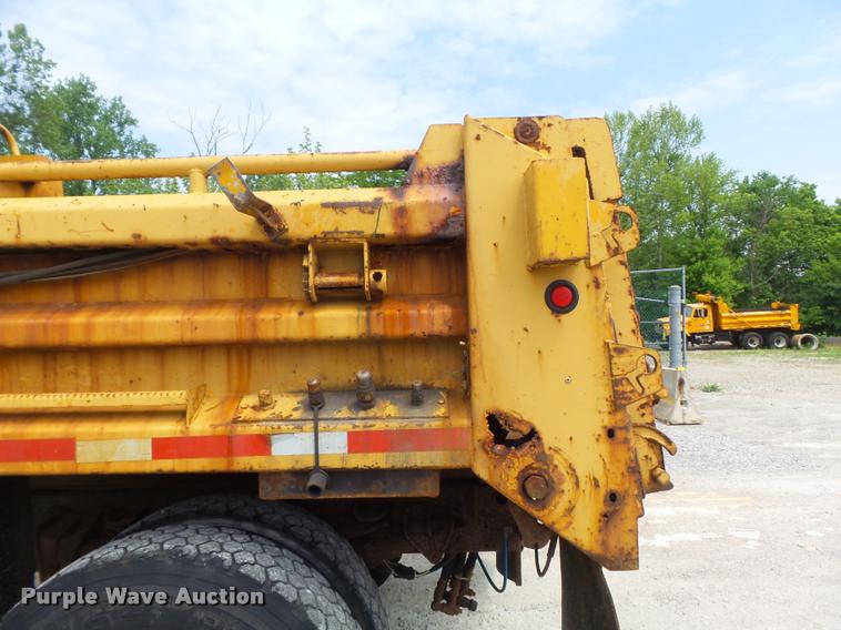 image for item K7641 2000 International 4900 Crew Cab dump truck