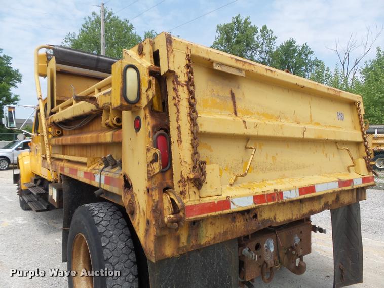 image for item K7641 2000 International 4900 Crew Cab dump truck