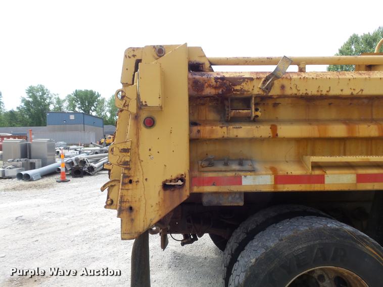 image for item K7641 2000 International 4900 Crew Cab dump truck