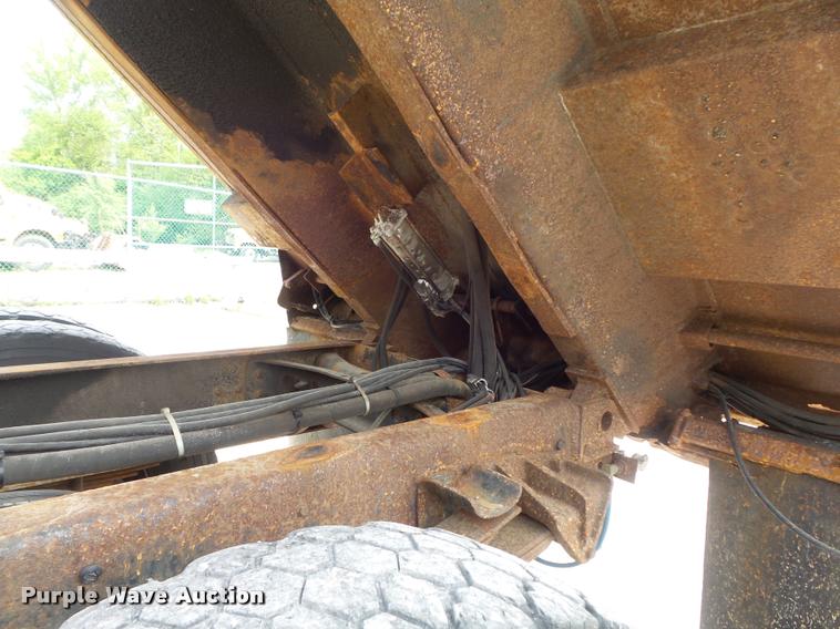 image for item K7641 2000 International 4900 Crew Cab dump truck