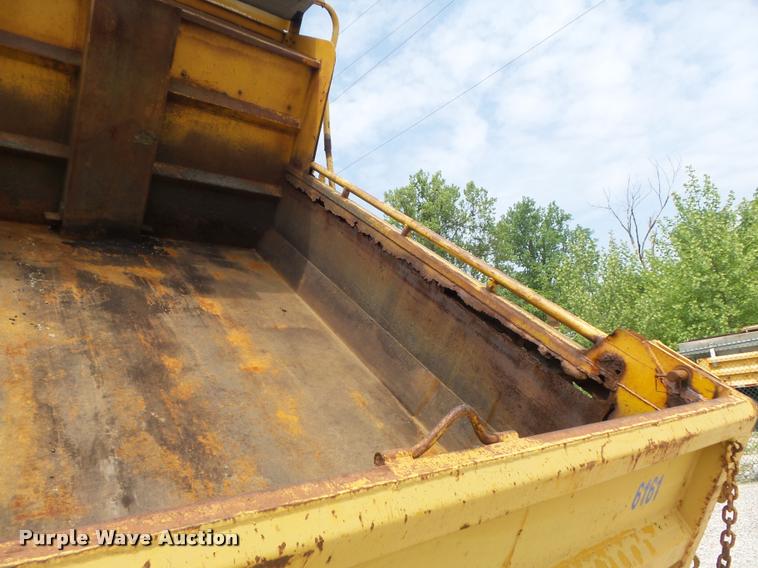 image for item K7641 2000 International 4900 Crew Cab dump truck