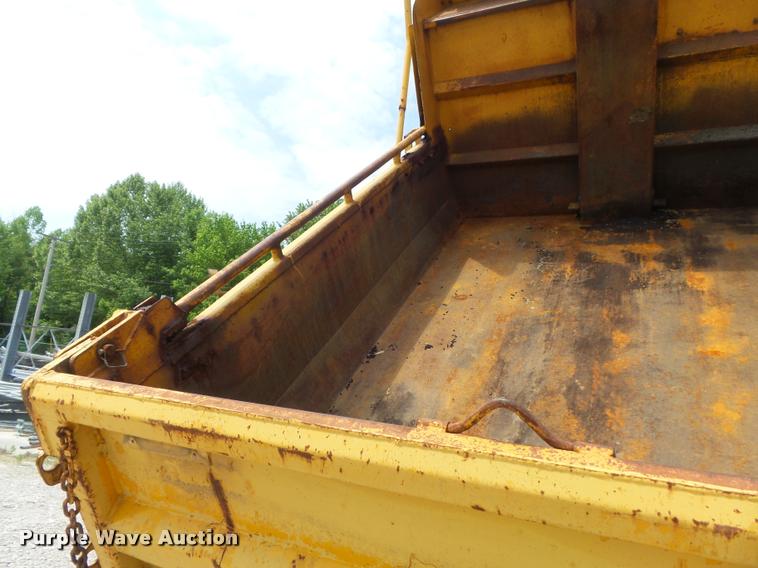 image for item K7641 2000 International 4900 Crew Cab dump truck