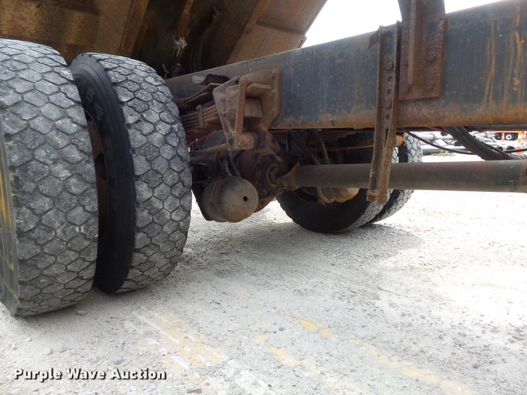 image for item K7641 2000 International 4900 Crew Cab dump truck