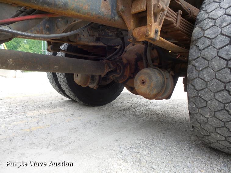 image for item K7641 2000 International 4900 Crew Cab dump truck