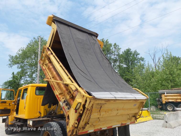 image for item K7641 2000 International 4900 Crew Cab dump truck
