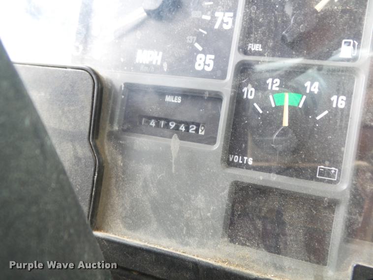 image for item K7641 2000 International 4900 Crew Cab dump truck