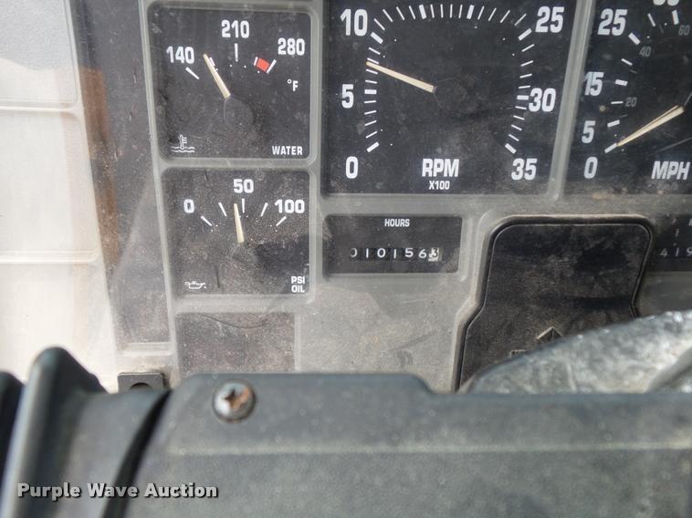 image for item K7641 2000 International 4900 Crew Cab dump truck