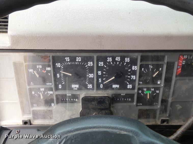 image for item K7641 2000 International 4900 Crew Cab dump truck