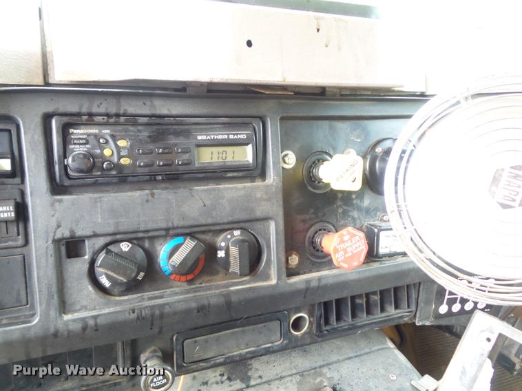 image for item K7641 2000 International 4900 Crew Cab dump truck