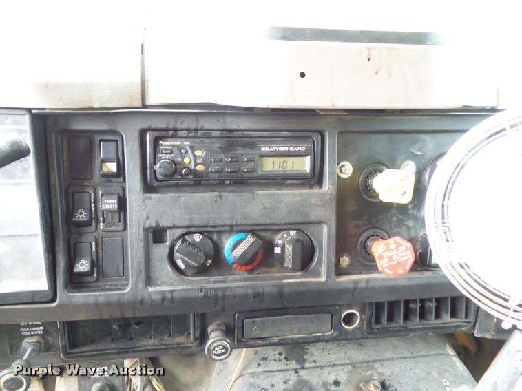 image for item K7641 2000 International 4900 Crew Cab dump truck