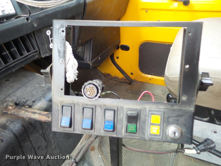 image for item K7641 2000 International 4900 Crew Cab dump truck