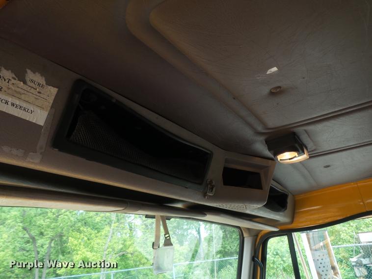 image for item K7641 2000 International 4900 Crew Cab dump truck