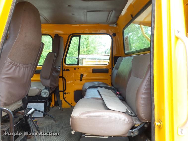 image for item K7641 2000 International 4900 Crew Cab dump truck