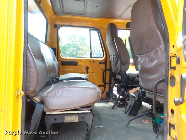 image for item K7641 2000 International 4900 Crew Cab dump truck