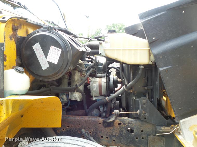 image for item K7641 2000 International 4900 Crew Cab dump truck