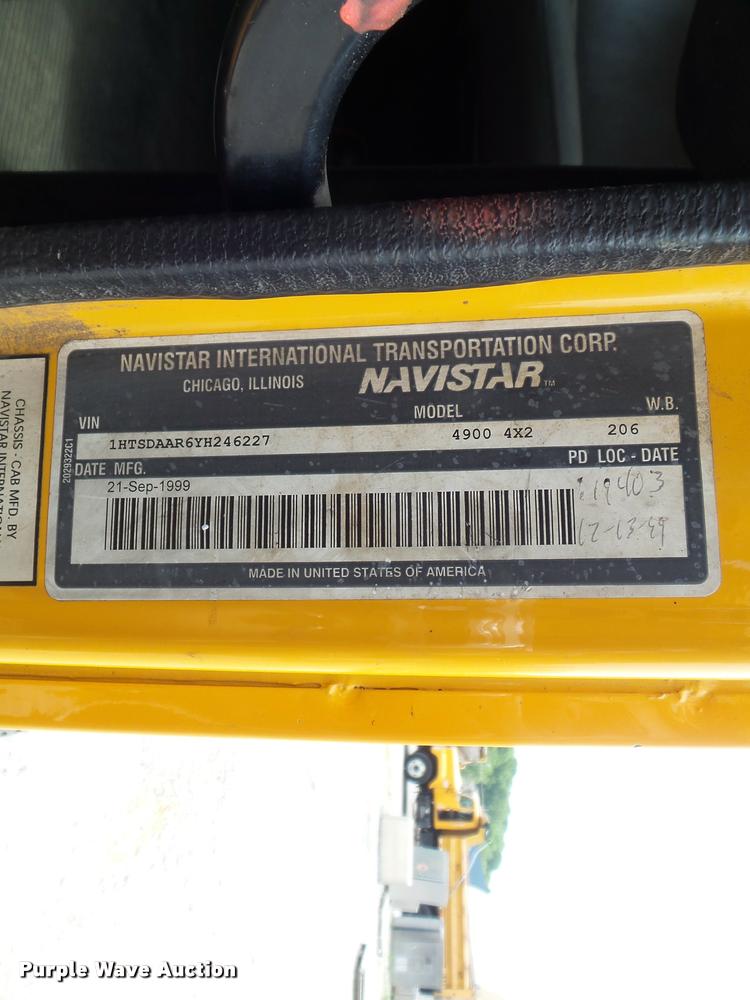 image for item K7641 2000 International 4900 Crew Cab dump truck