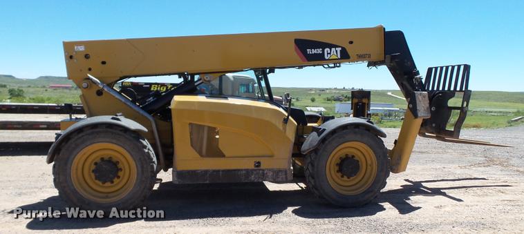 image for item L1520 2013 Caterpillar TL943C telehandler