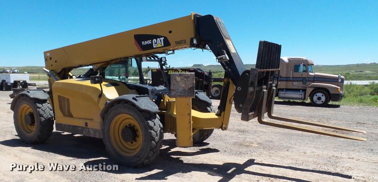 image for item L1520 2013 Caterpillar TL943C telehandler