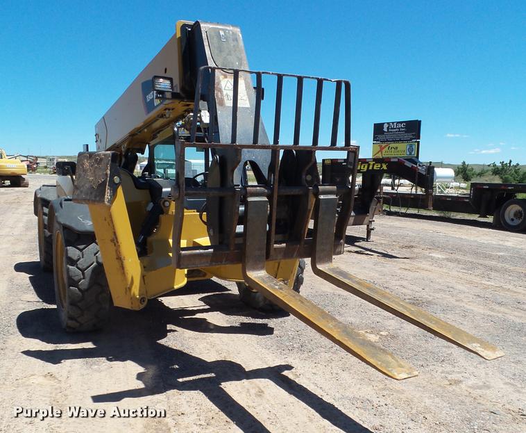 image for item L1520 2013 Caterpillar TL943C telehandler