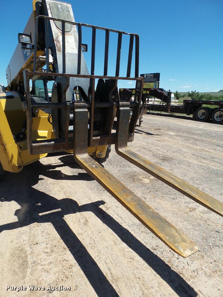 image for item L1520 2013 Caterpillar TL943C telehandler