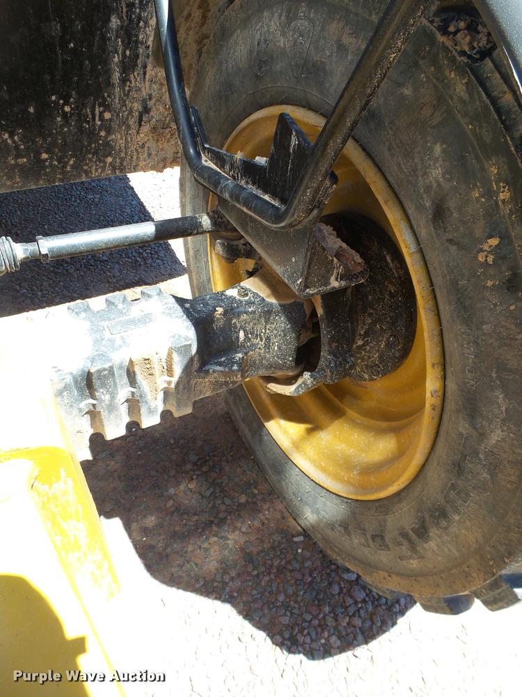 image for item L1520 2013 Caterpillar TL943C telehandler