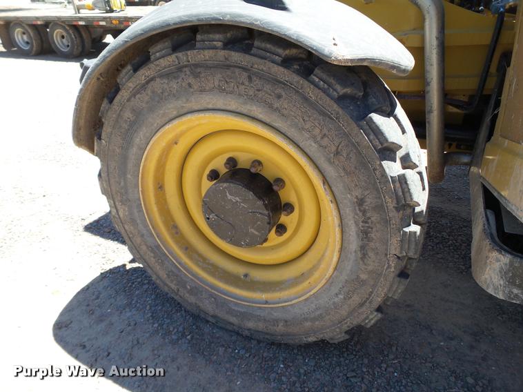 image for item L1520 2013 Caterpillar TL943C telehandler