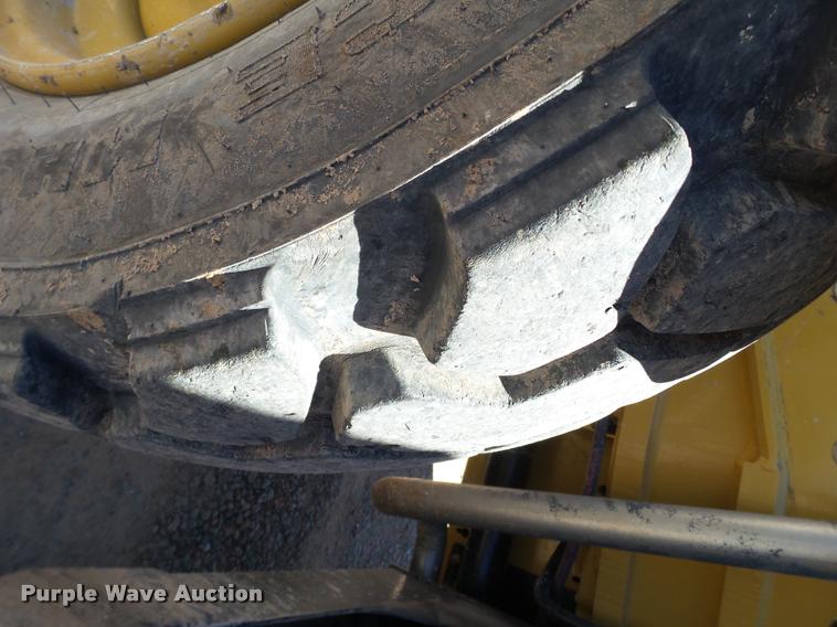 image for item L1520 2013 Caterpillar TL943C telehandler