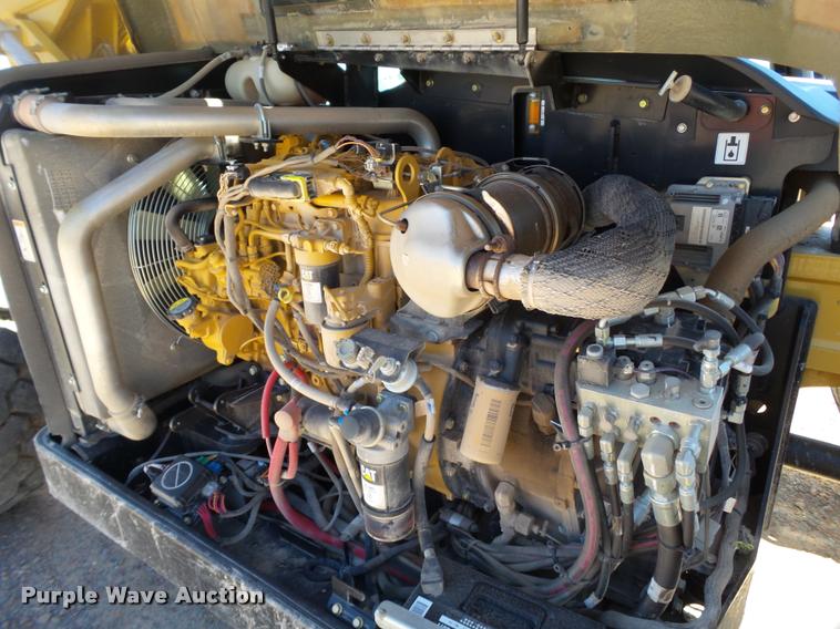 image for item L1520 2013 Caterpillar TL943C telehandler