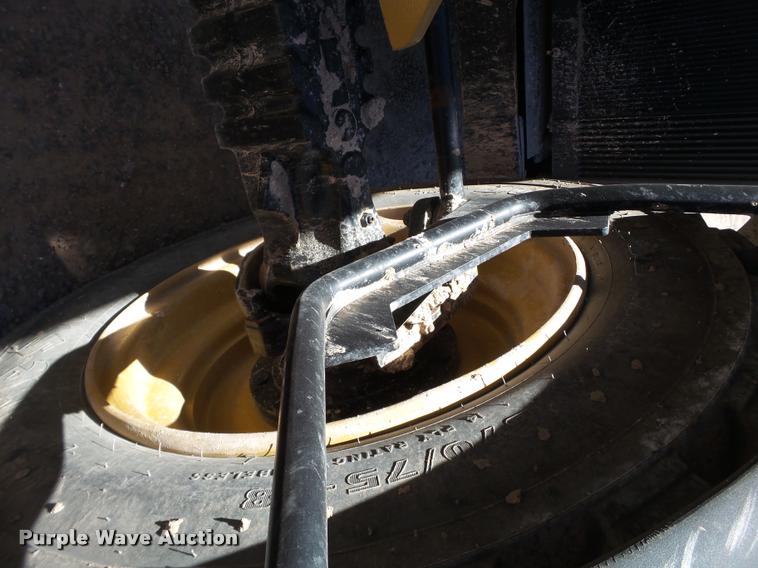 image for item L1520 2013 Caterpillar TL943C telehandler