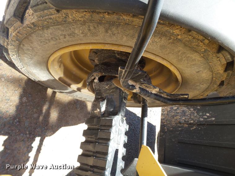 image for item L1520 2013 Caterpillar TL943C telehandler