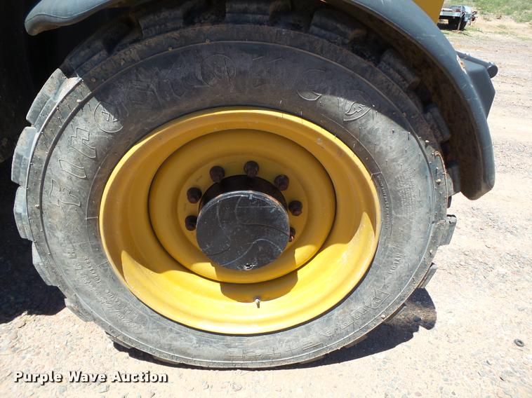 image for item L1520 2013 Caterpillar TL943C telehandler