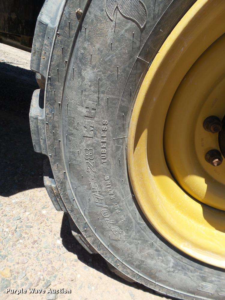 image for item L1520 2013 Caterpillar TL943C telehandler