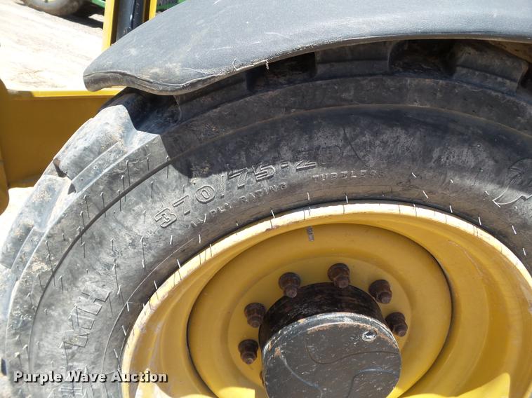 image for item L1520 2013 Caterpillar TL943C telehandler