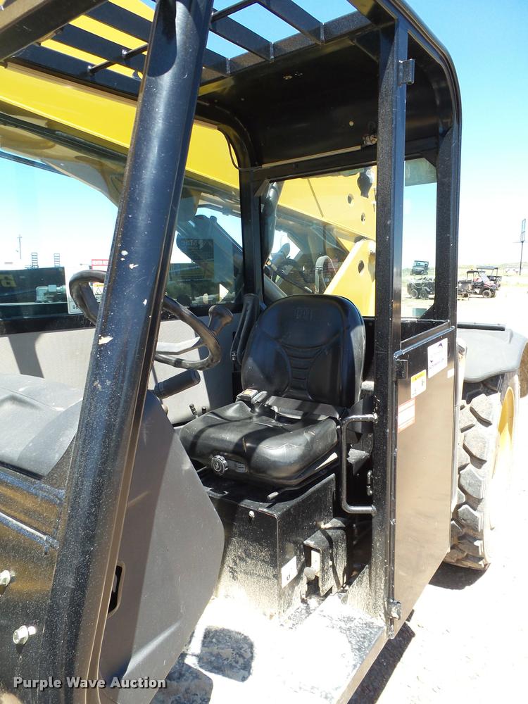 image for item L1520 2013 Caterpillar TL943C telehandler