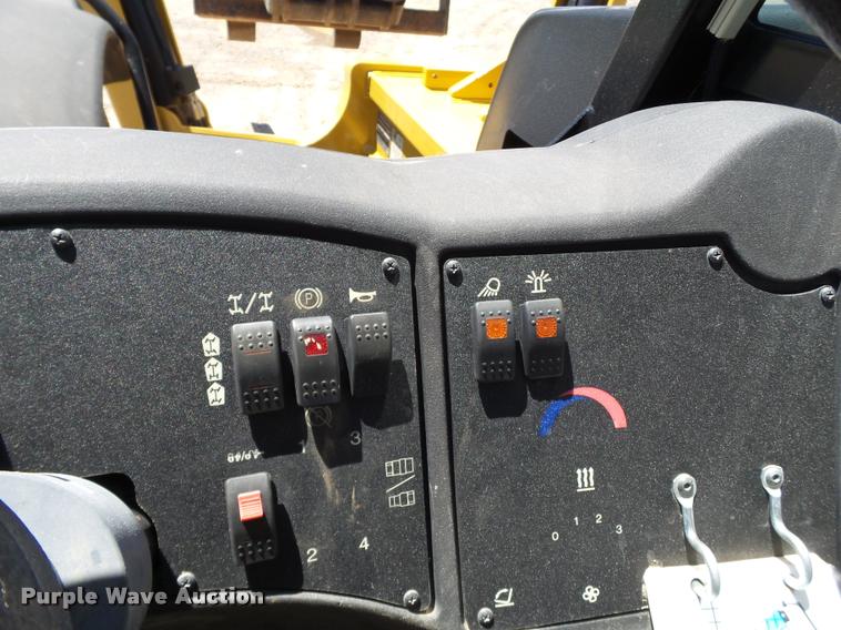 image for item L1520 2013 Caterpillar TL943C telehandler