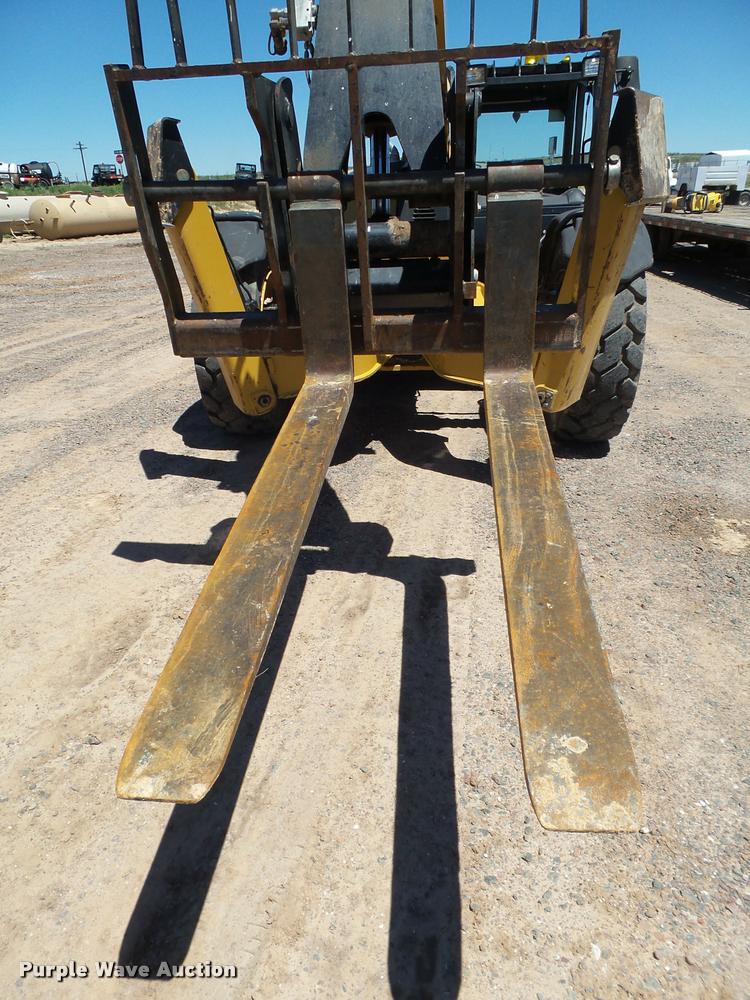 image for item L1520 2013 Caterpillar TL943C telehandler